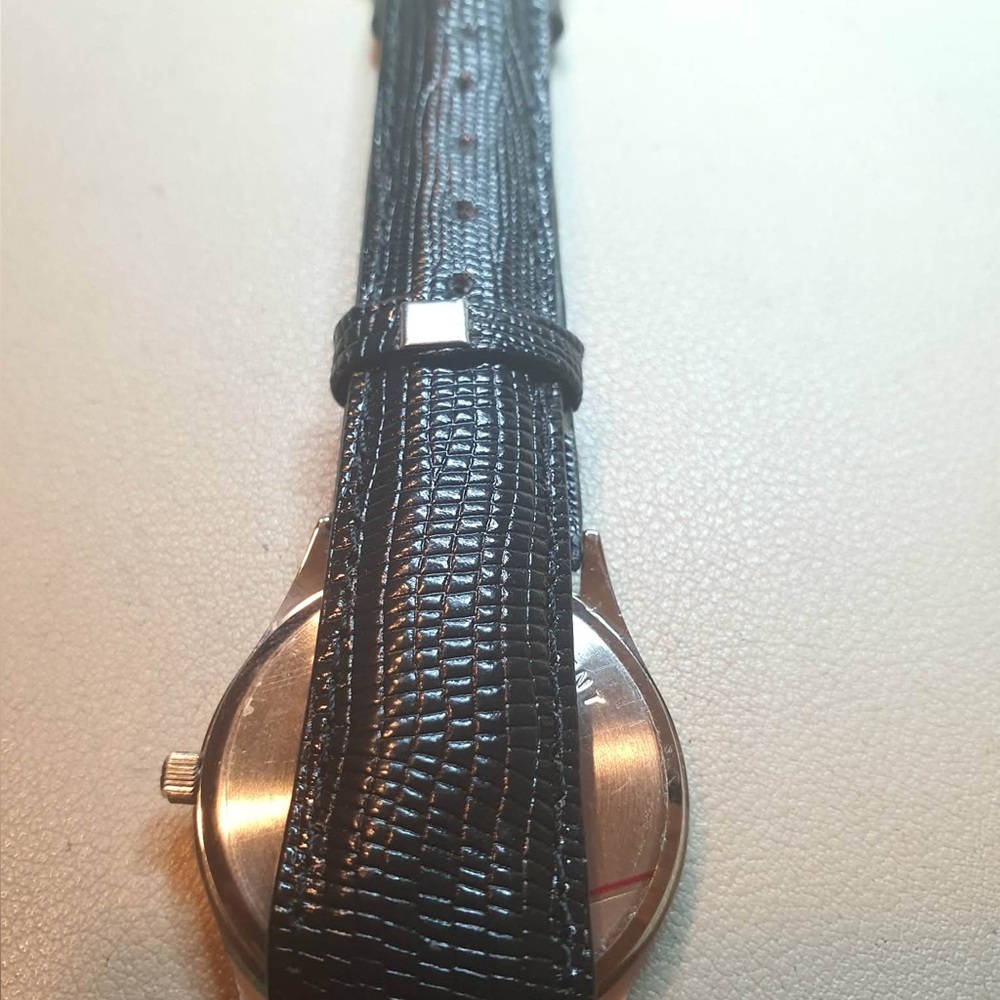 🦋10/$20🦋 Vtg 1991 Kelloggs Toucan Sam Silver/Pink Leather Women's Watch - Picture 4 of 5
